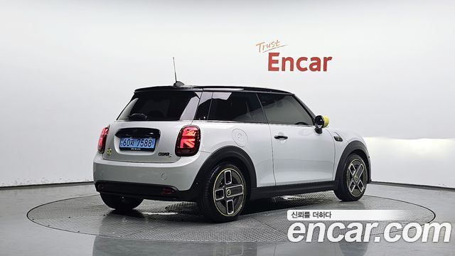 Mini Cooper SE Electric 3rd - фото 0