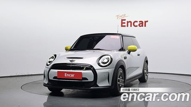 Mini Cooper SE Electric 3rd - фото 1