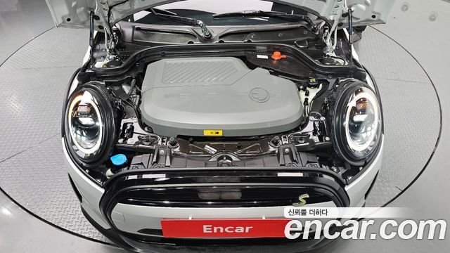 Mini Cooper SE Electric 3rd - фото 4