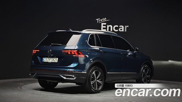 Volkswagen Tiguan 2-го поколения 2.0 TDI 4-Motion Premium - фото 1