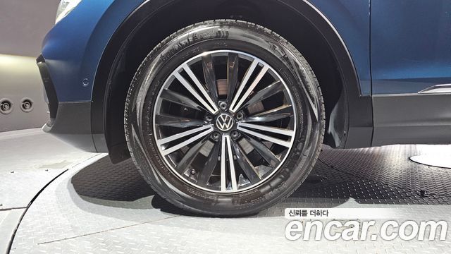 Volkswagen Tiguan 2-го поколения 2.0 TDI 4-Motion Premium - фото 4