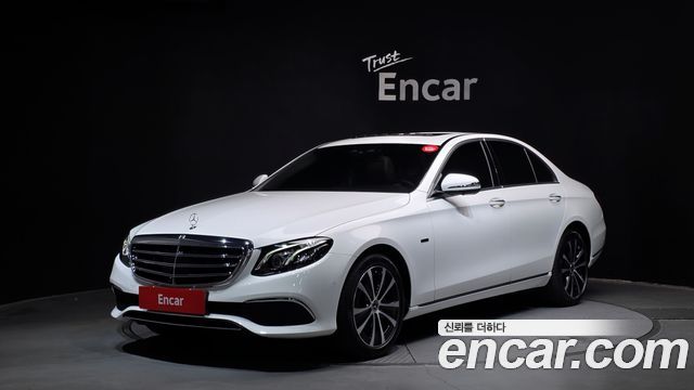 Mercedes-Benz E-Class W213 E300e 4MATIC Exclusive - фото 0