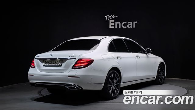 Mercedes-Benz E-Class W213 E300e 4MATIC Exclusive - фото 1