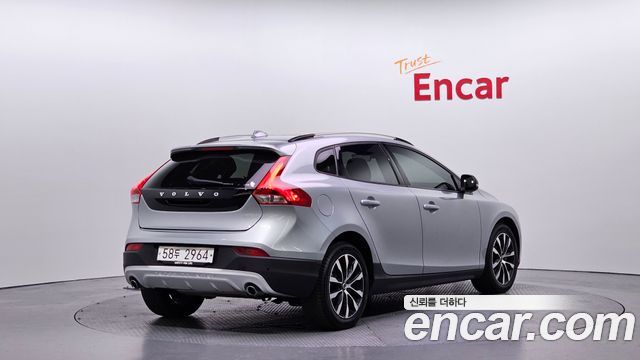 Volvo V40 D3 - фото 1