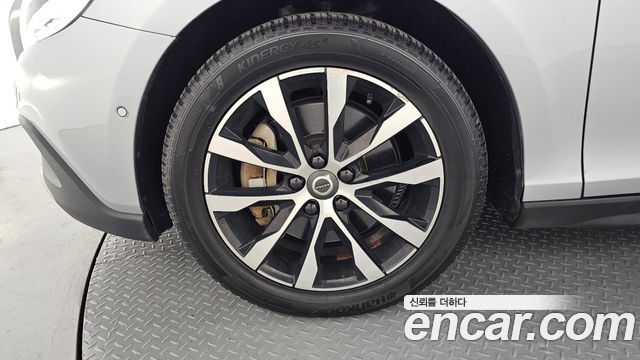 Volvo V40 D3 - фото 4