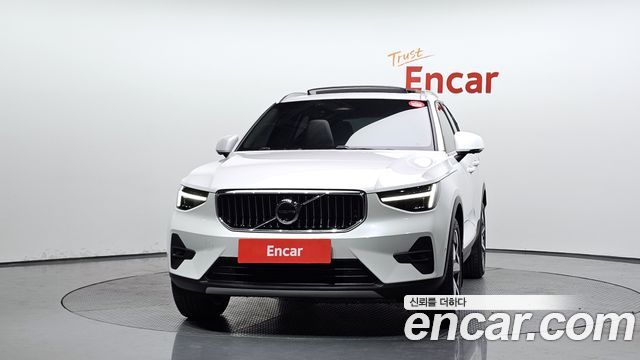 Volvo XC40 B4 Ultra Bright - фото 2