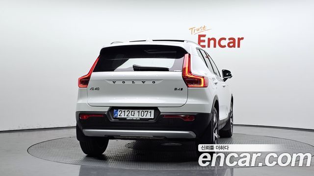 Volvo XC40 B4 Ultra Bright - фото 3