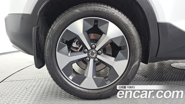 Volvo XC40 B4 Ultra Bright - фото 4