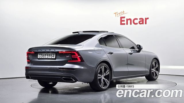 Volvo S60 3-го поколения T5 Inscroption - фото 1