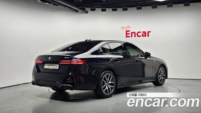 BMW 5-Series G60 520i M Sport - фото 1