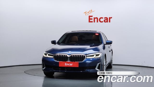 BMW 5-Series G30 520i Luxury - фото 2