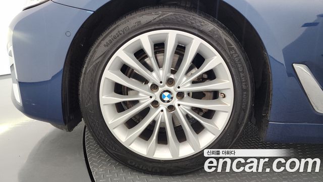 BMW 5-Series G30 520i Luxury - фото 4