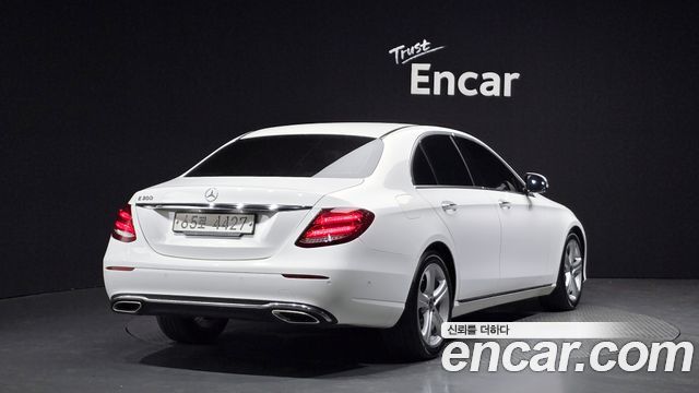 Mercedes-Benz E-Class W213 E200 Avantgarde - фото 1