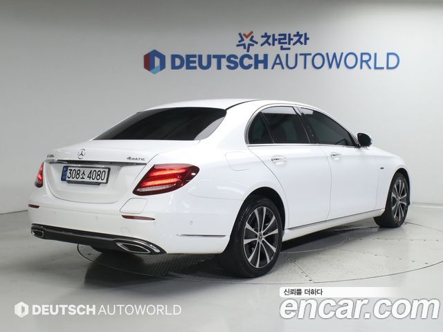 Mercedes-Benz E-Class W213 E300e 4MATIC Exclusive - фото 1