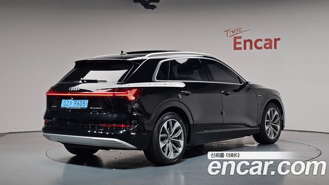 Audi e-tron 55 Quattro - фото 1