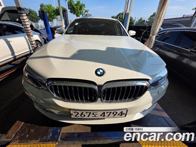 BMW 5-Series G30 530e Luxury - фото 0