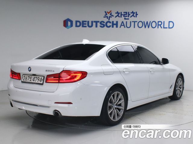 BMW 5-Series G30 530e Luxury - фото 1