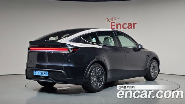 Tesla Model Y L Long Range AWD - фото 1