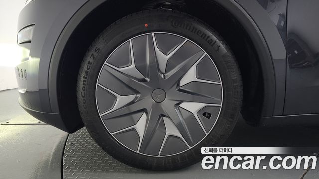 Tesla Model Y L Long Range AWD - фото 4