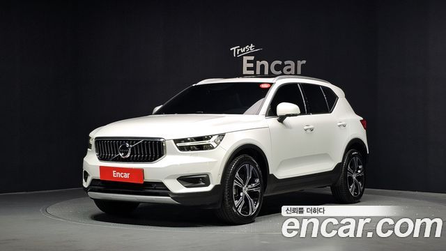 Volvo XC40 B4 Inscription - фото 0