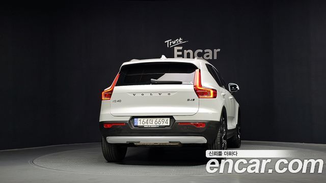 Volvo XC40 B4 Inscription - фото 3