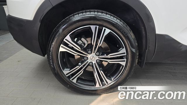 Volvo XC40 B4 Inscription - фото 4