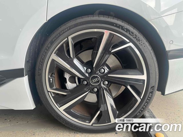 Audi A6 e-Tron Performance S line - фото 4