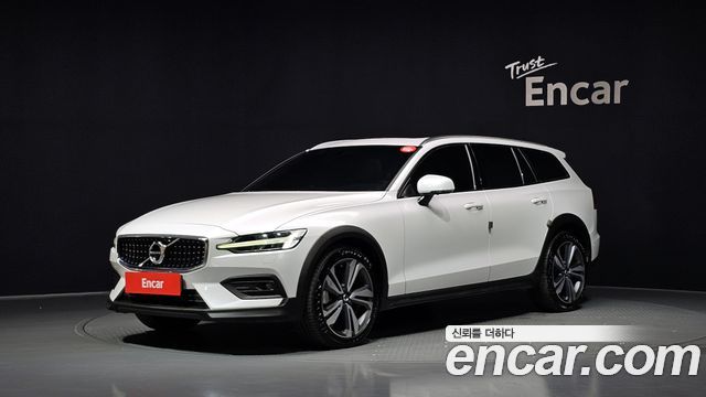 Volvo V60 2-го поколения B5 Pro AWD - фото 0