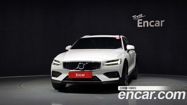 Volvo V60 2-го поколения B5 Pro AWD - фото 2