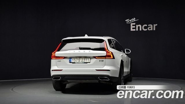 Volvo V60 2-го поколения B5 Pro AWD - фото 3