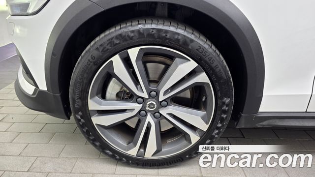 Volvo V60 2-го поколения B5 Pro AWD - фото 4