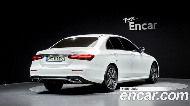 Mercedes-Benz E-Class W213 E220d 4MATIC AMG Line - фото 1