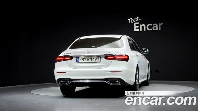 Mercedes-Benz E-Class W213 E220d 4MATIC AMG Line - фото 3