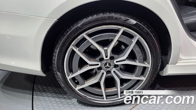 Mercedes-Benz E-Class W213 E220d 4MATIC AMG Line - фото 4