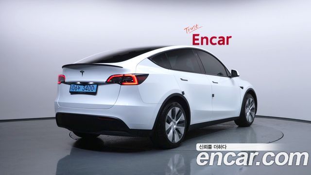 Tesla Model Y RWD - фото 0