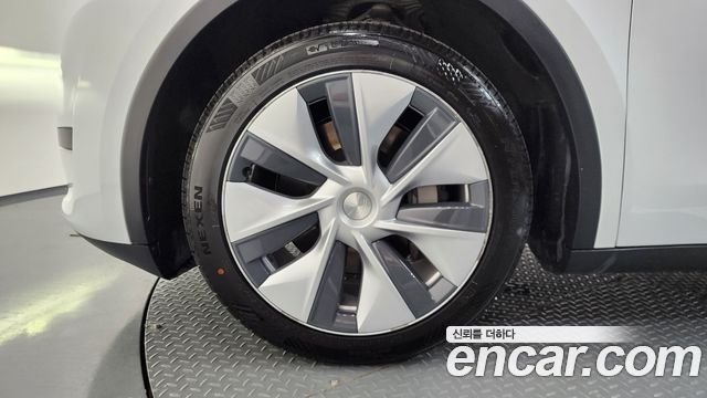 Tesla Model Y RWD - фото 3