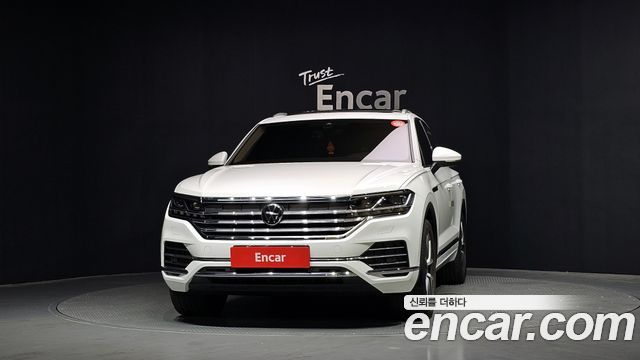 Volkswagen Touareg 3-го поколения 3.0 TDI Prestige - фото 2