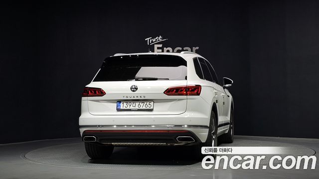 Volkswagen Touareg 3-го поколения 3.0 TDI Prestige - фото 3