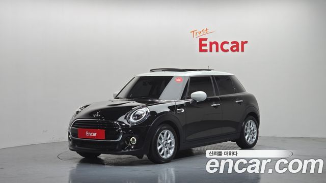 Mini Cooper 5Door HIGH 3rd - фото 0