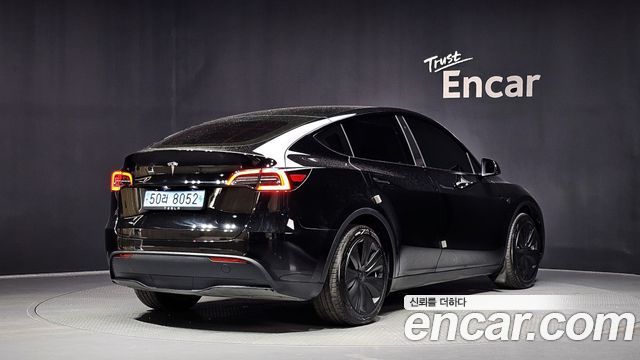 Tesla Model Y RWD - фото 1