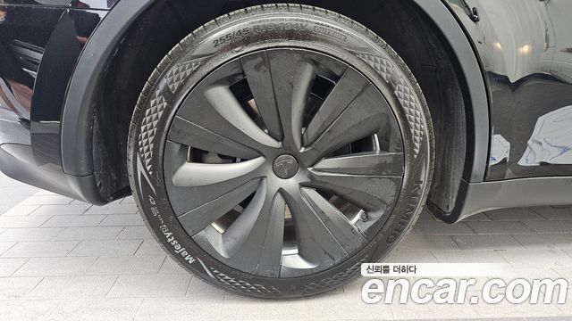 Tesla Model Y RWD - фото 4