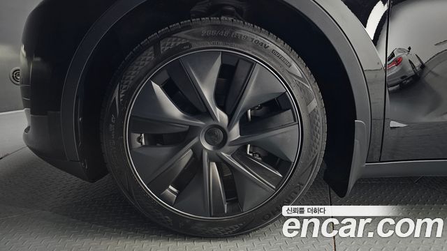 Tesla Model Y RWD - фото 3