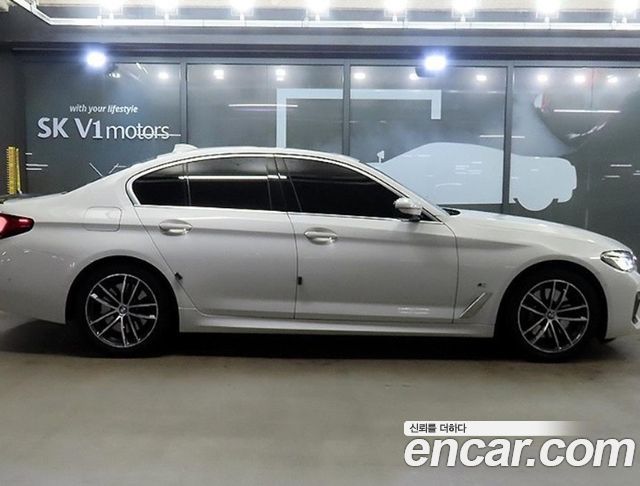 BMW 5-Series G30 523d M Sport - фото 2