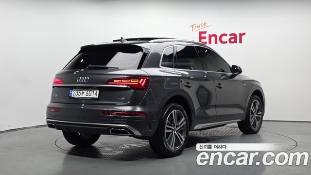 Audi Q5 FY 45 TFSI Quattro Premium - фото 1