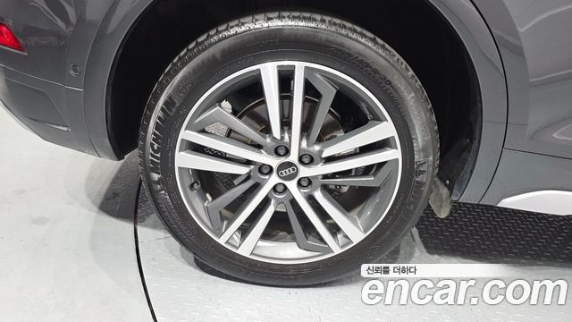 Audi Q5 FY 45 TFSI Quattro Premium - фото 4