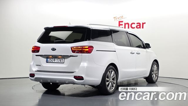 Kia Carnival Новый 9-Seater Prstige - фото 1