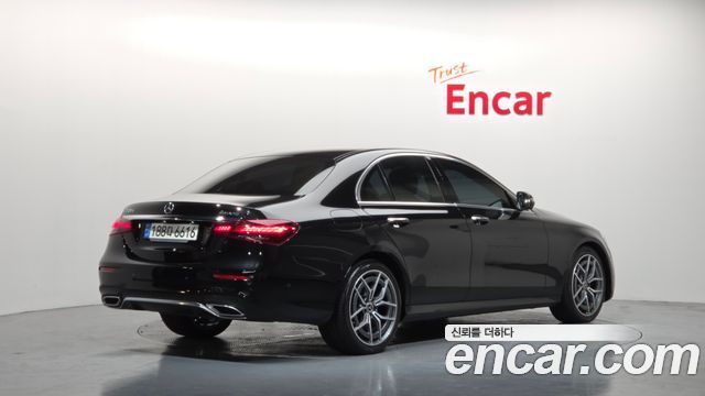 Mercedes-Benz E-Class W213 E220d 4MATIC AMG Line - фото 1