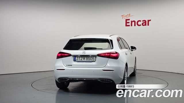 Mercedes-Benz A-Class W177 A220 Hatchback - фото 3