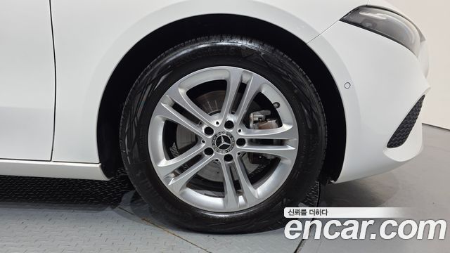 Mercedes-Benz A-Class W177 A220 Hatchback - фото 4