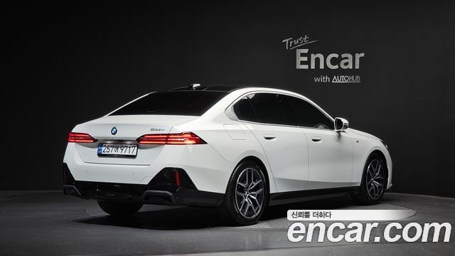 BMW 5-Series G60 523d M Sport - фото 1
